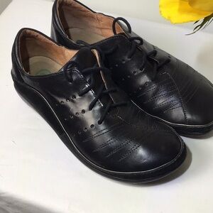 Naot Tan and Black Leather Shoes